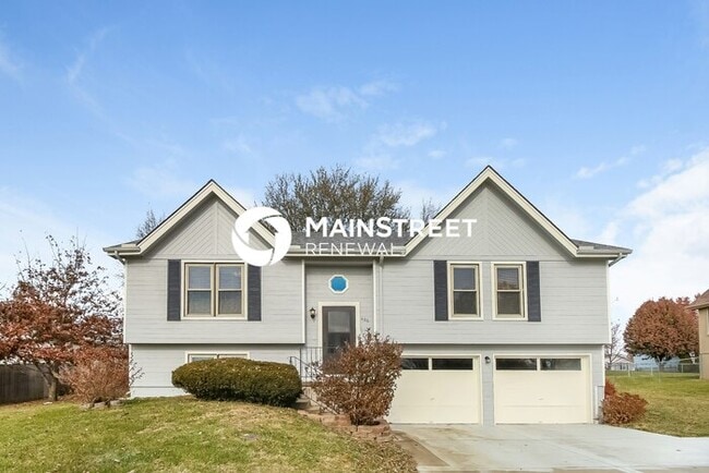 3 Bedroom Pet-Friendly Home in Kearney, MO with Main Street Renewal