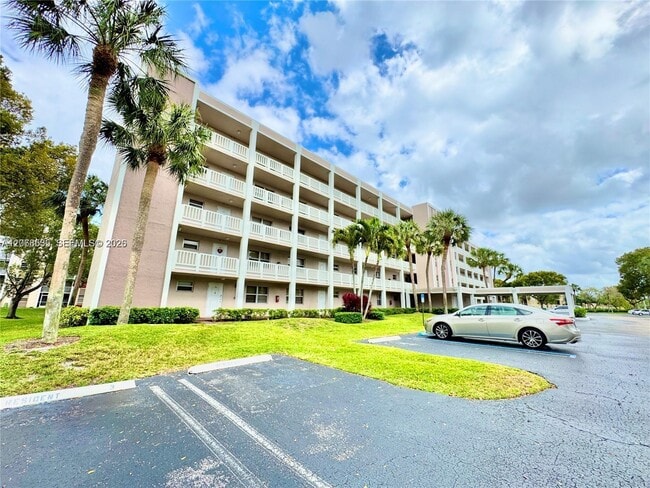 Building Photo - 1075 Riverside Dr Unit 302