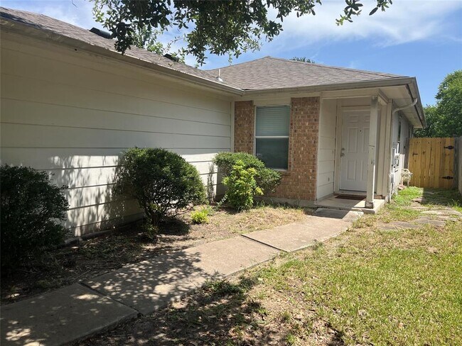 Photo - 16301 Hamilton Point Cir House