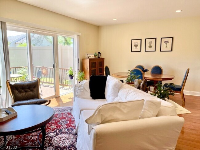 Photo - 302 Marten Rd