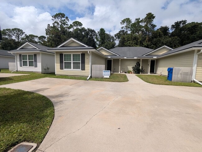 Building Photo - GREAT 3/2 Duplex READY FOR IMMEDIATE MOVE-... Rental