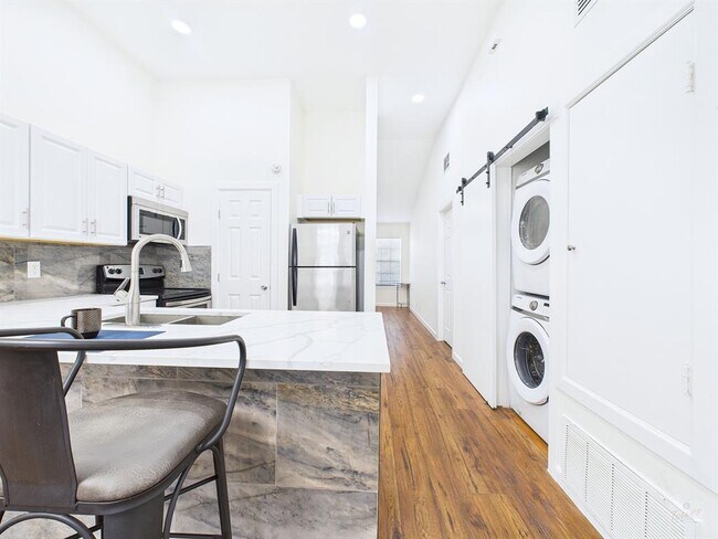 Photo - 2216 San Gabriel St Unit 305