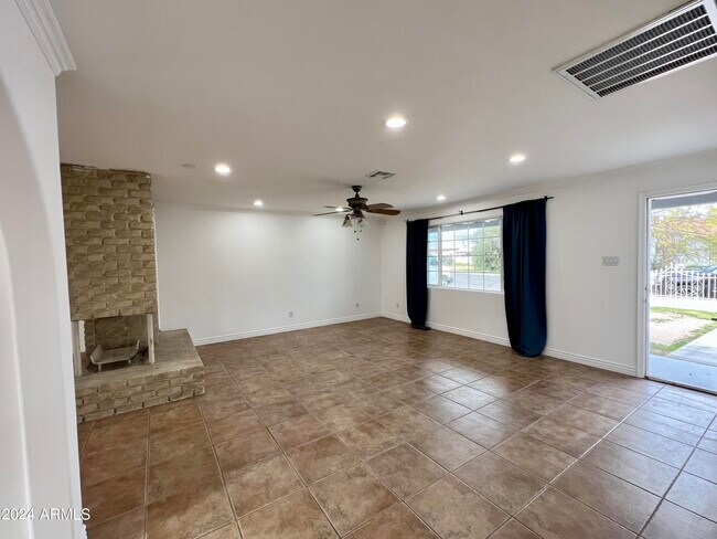 Photo - 2914 N 49th Ave