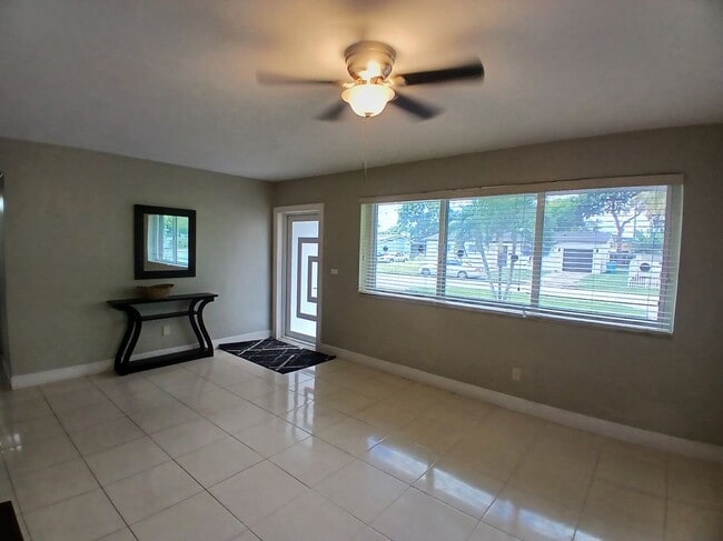 Photo - 19731 NW 4th Ave