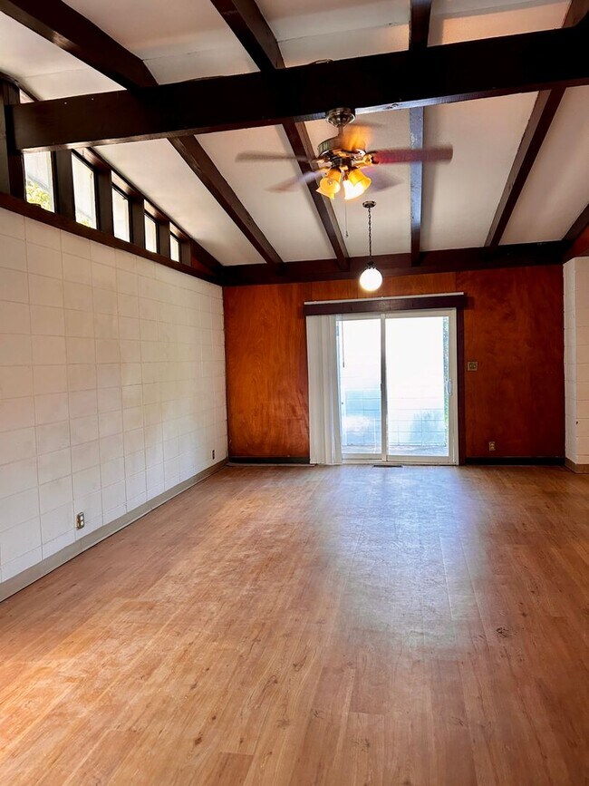 208 Westminster Dr