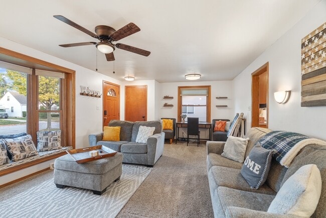 Photo - 1253 Roscoe St