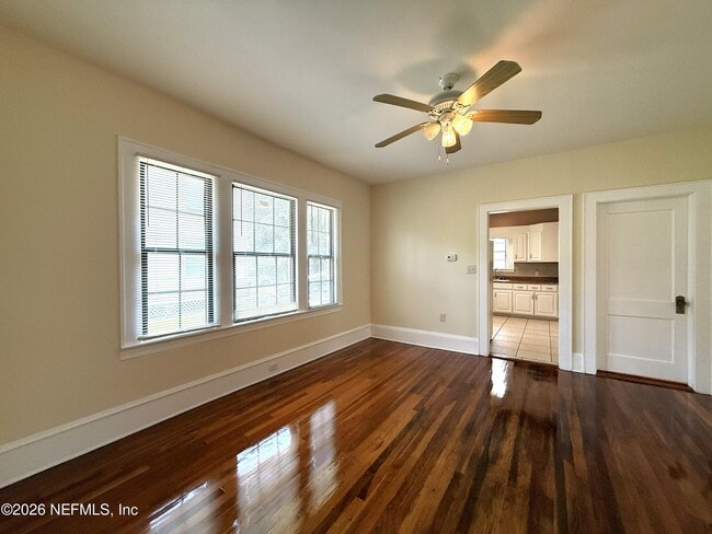 Photo - 2622 College St