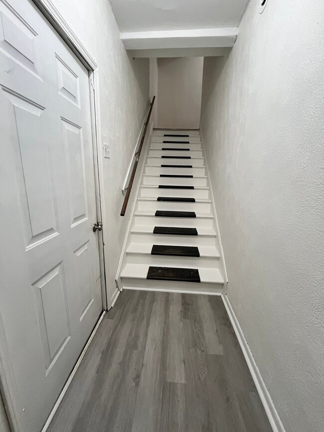 Photo - 718 Virginia Ave Unit Apt 2