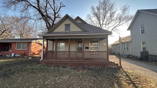 Building Photo - $875 - 2 bed 1 bath Single Family Home In ...