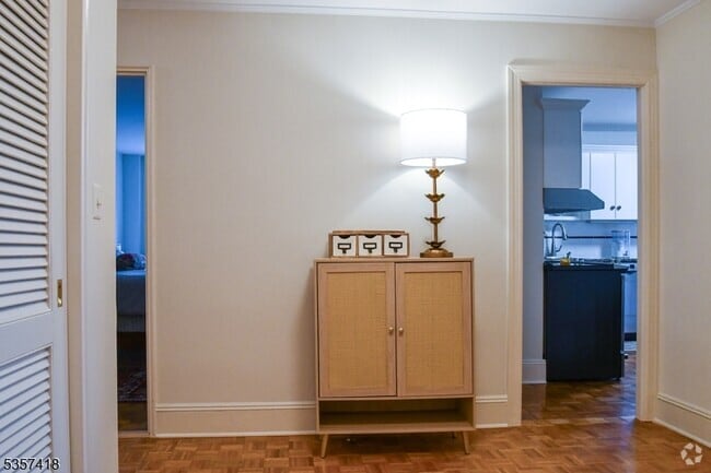 Building Photo - 11 Euclid Ave Unit 3A Rental