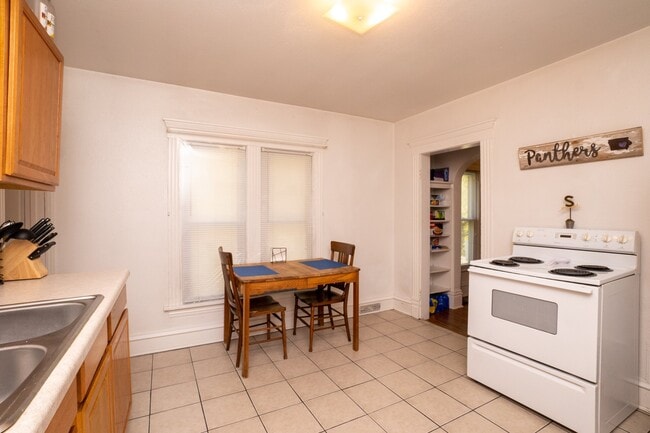 Photo - 803 W 20th St Unit 2