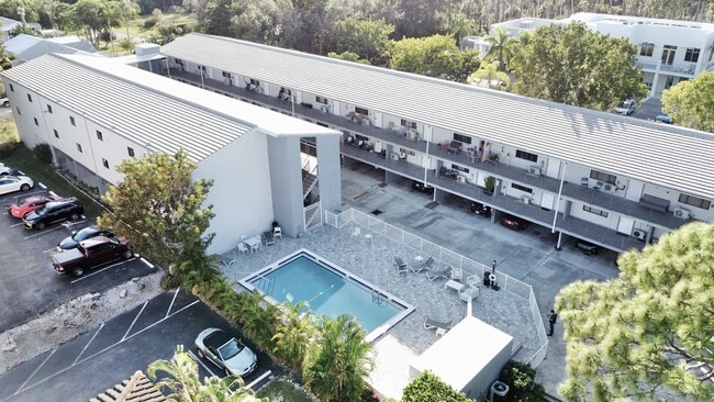 Building Photo - 826 Wiggins Pass Rd