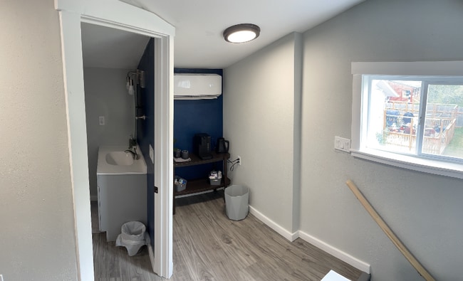 Photo - 708 11th Ave W