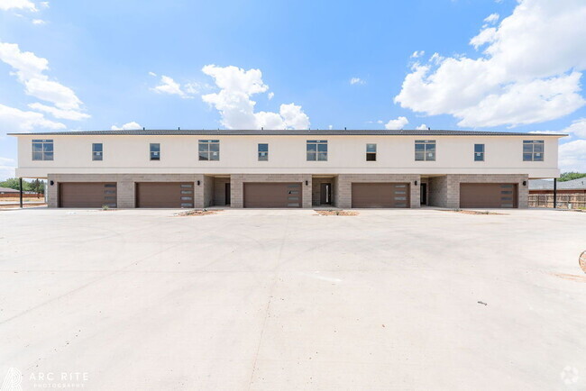 Building Photo - Luxury 3/2.5/2 New Construction Townhome! Unit 11