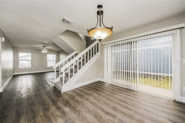 Photo - 119 Riverraft Ct