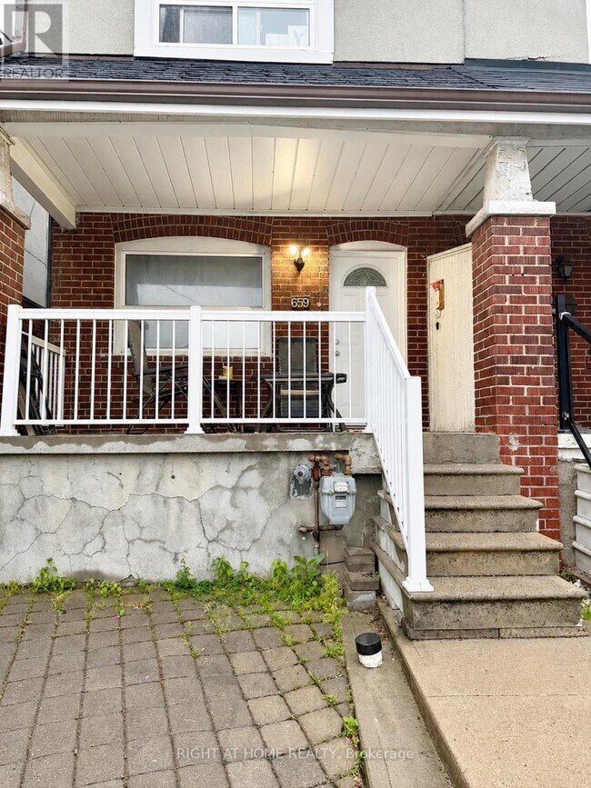 Photo - 659 Old Weston Rd