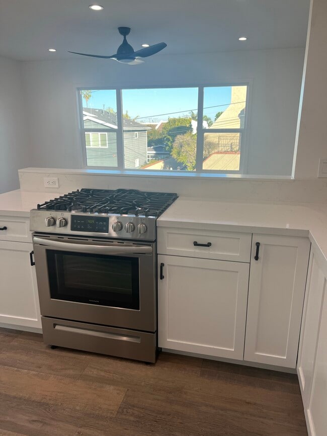 Photo - 1605-1/2 Blossom Lane