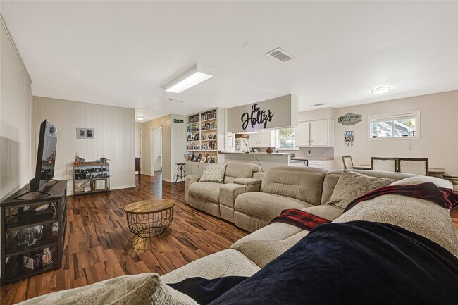 Photo - 1109 Frances Dr