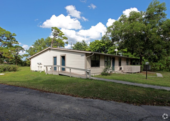 Shadetree Apartments - Shadetree