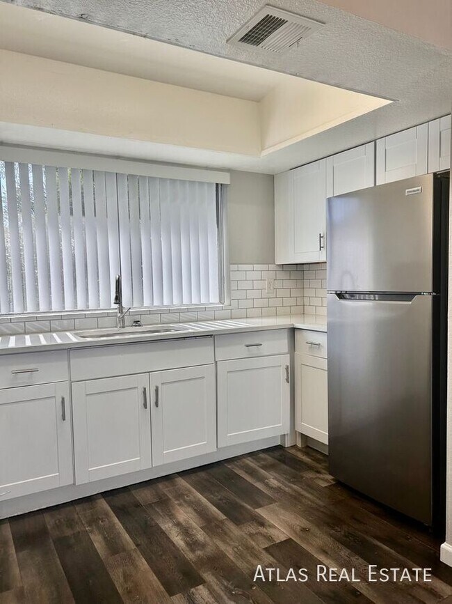 Photo - 1553 W Mercer Ln Unit 1