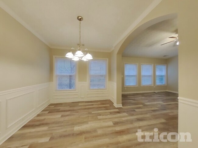 Photo - 300 Stone Valley Xin