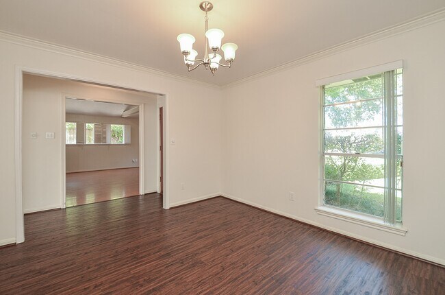 Photo - 7923 Burgoyne Rd