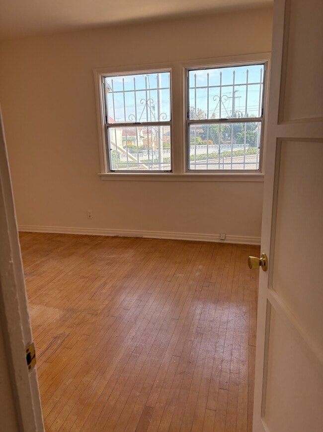 Building Photo - 5631 Edgemar Ave Unit 5631 Edgemar Ave