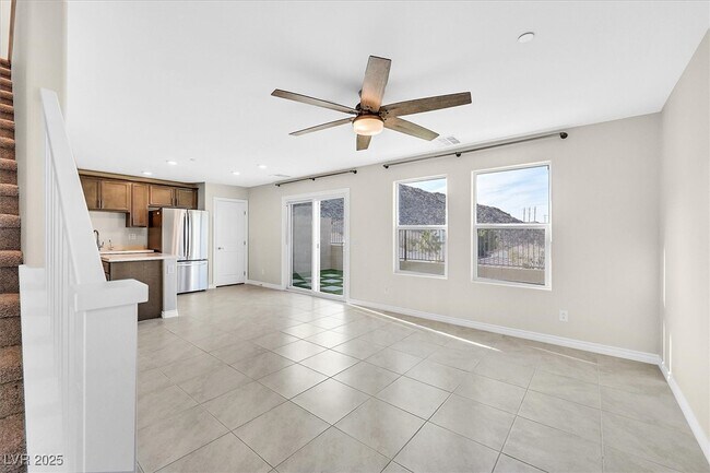 Photo - 366 Rosefinch St