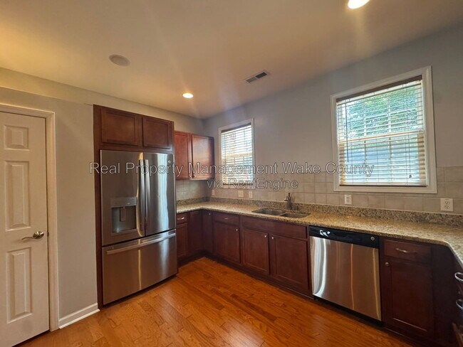 Photo - 1365 Regulator St