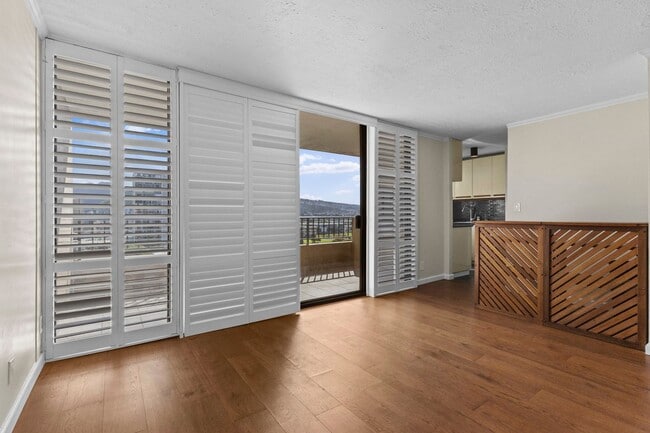 Photo - Wake Up to Stunning Mountain & Ala Wai Canal Views in the Heart of Waikiki