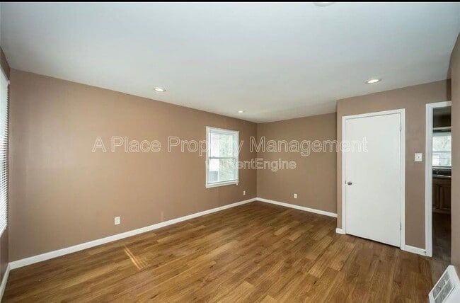 Photo - 325 Caithness Rd