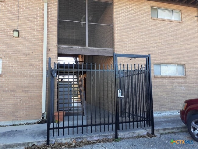 Building Photo - 308 N 14th St Rental