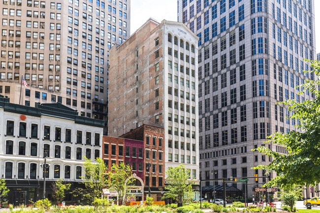 Building Photo - 600 Woodward Ave Unit 7B