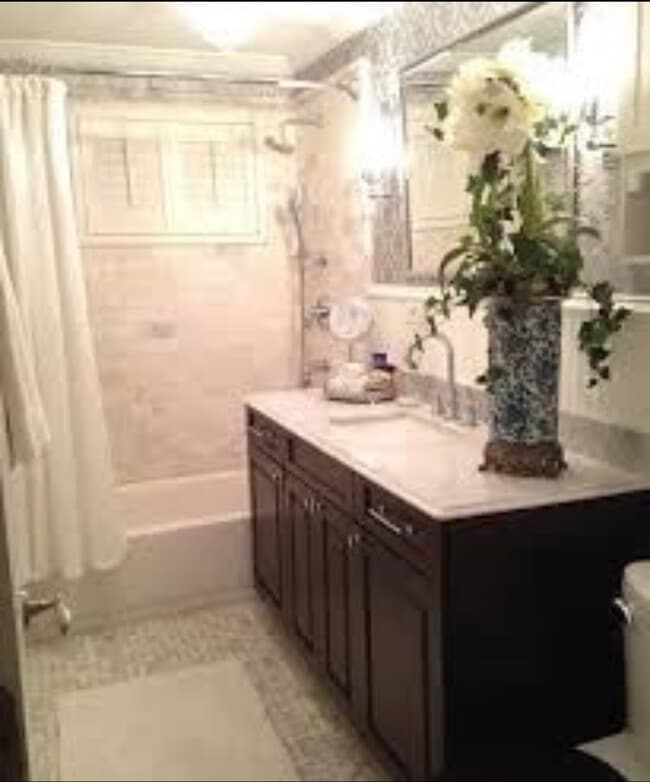 Building Photo - 9121 Niles Center Rd Unit 2W