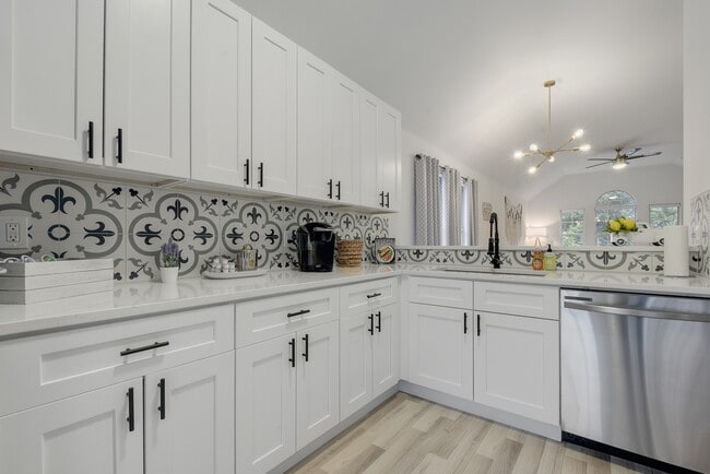 Photo - 5225 Walnut Grove Ct