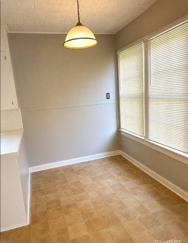 Photo - 2370 Ave C