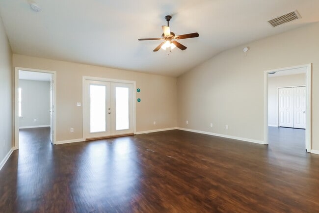 Photo - 2608 Royal Pointe Dr