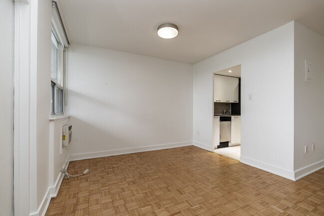 551 Eglinton Ave E Unit 501