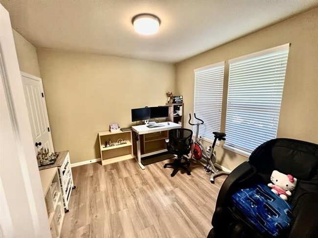 Photo - Spacious 5bed/2.5bath W/Bonus Room