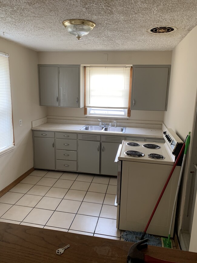 Kitchen - 404 E Mulberry St Unit 2nd floor