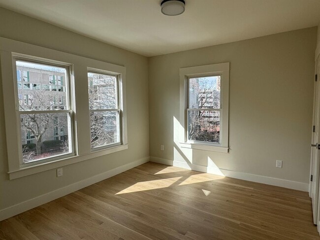 Photo - 208 Banks St Unit 1