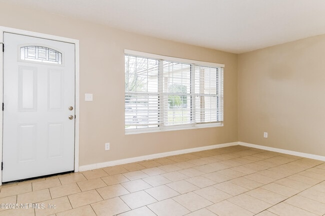 Photo - 1146 Busac Ave