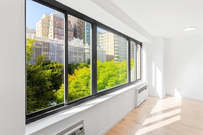 Photo - 372 Central Prk W