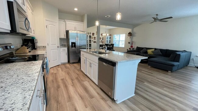 Photo - ? CATCH OUR FALL MOVE IN SPECIAL BEFORE IT...