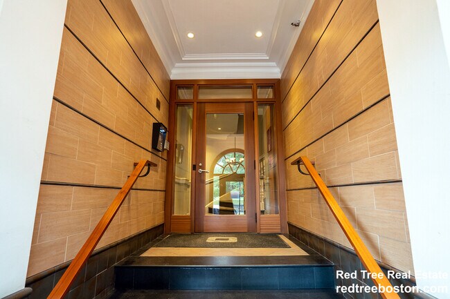 Photo - 457 Centre St