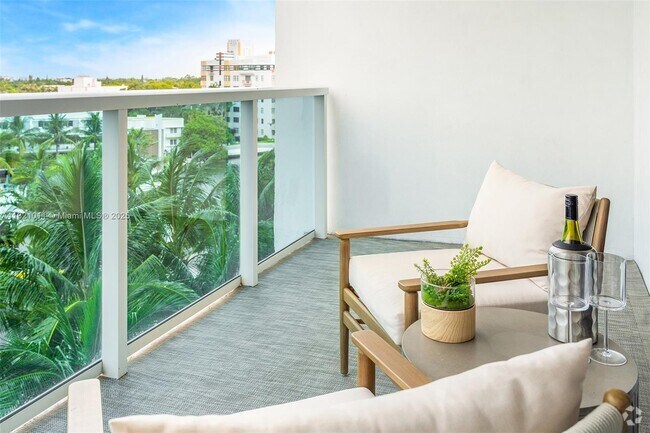 Building Photo - 2301 Collins Ave Unit 630 Rental