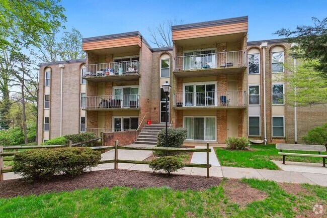 Building Photo - Charming 2BR Condo in Rockville *Utilities...