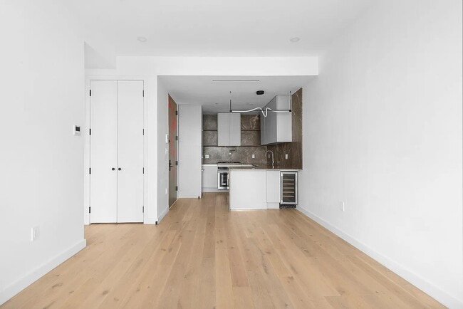 Photo - 373 Palmetto St