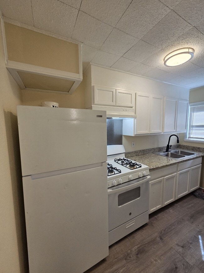 Photo - 401 W Dewey Ave House