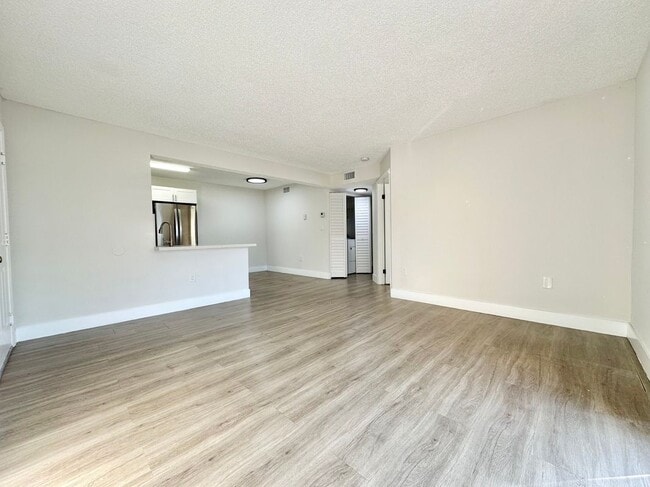 Building Photo - 251 Palm Cir W Rental